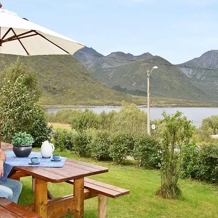 Two-bedroom In Laupstad 4 *
