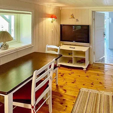 Apartment Two-bedroom In Laupstad 4 Vestpollen