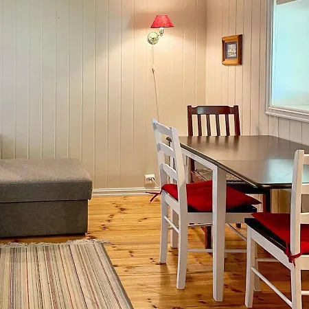 Apartment Two-bedroom In Laupstad 4 Vestpollen