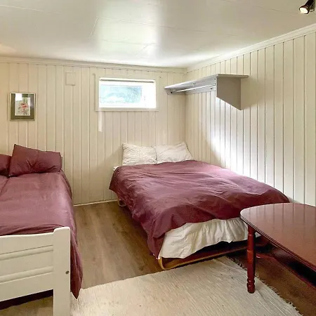 Two-bedroom In Laupstad 4 Vestpollen